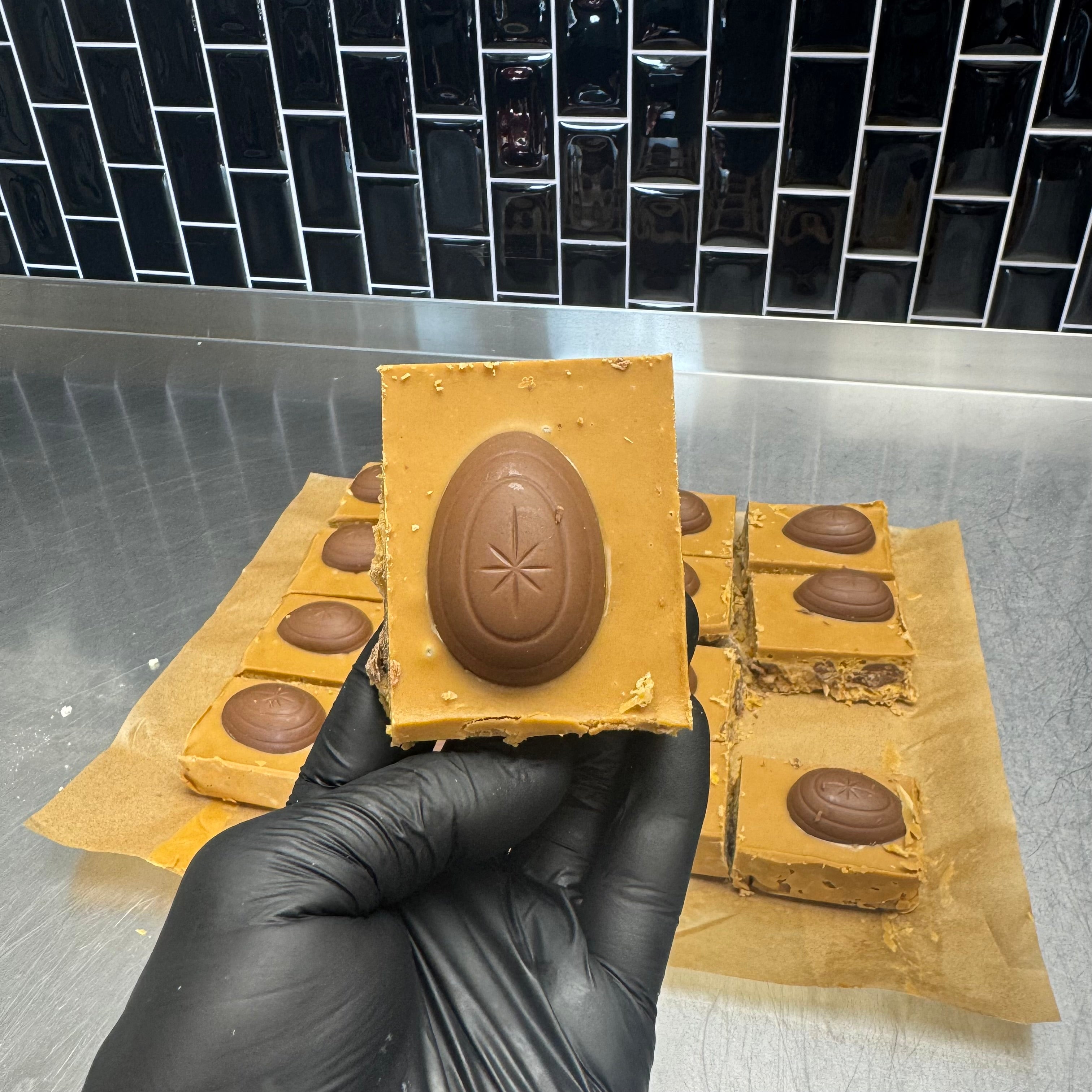 Biscoff Egg Cornflake Cake Recipe